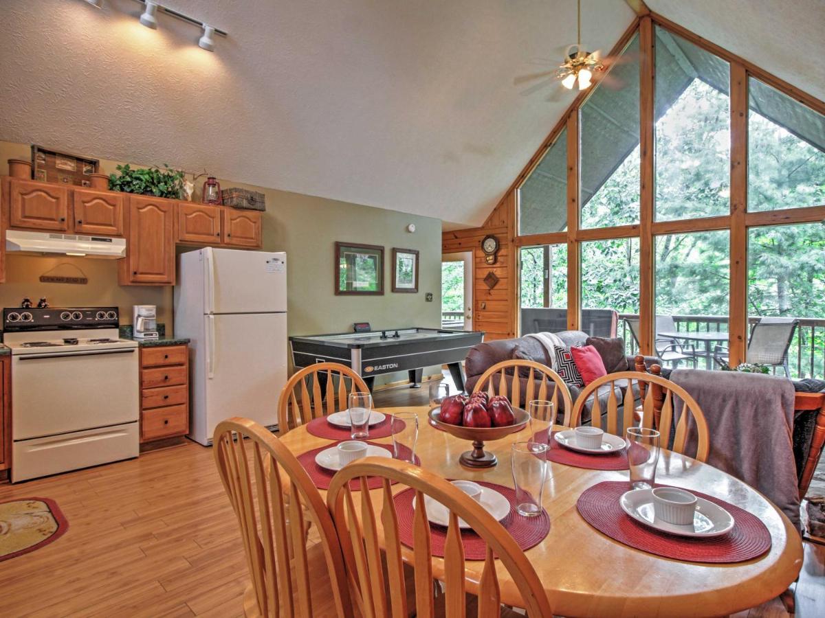 Idyllic Cabin With Hot Tub Less Than 2 Mi To Dollywood! Sevierville Exterior foto